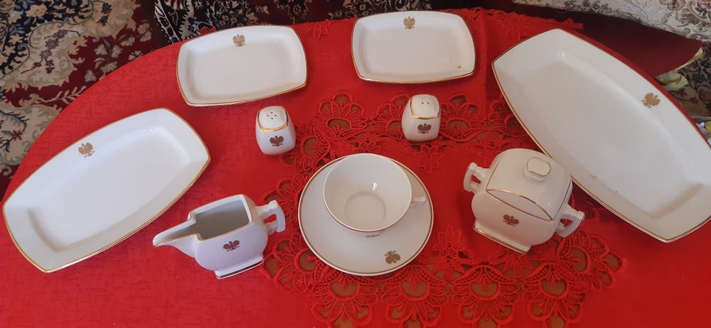 Ćmielów porcelana zdobiona motywem z Orzełkiem