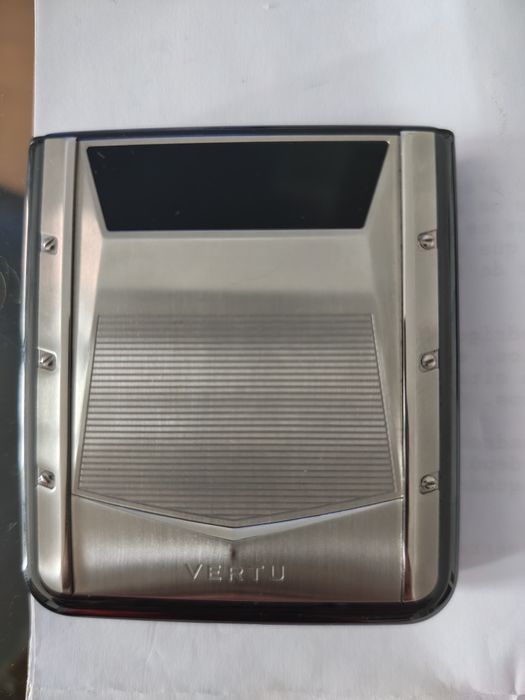 VERTU Quantum Flip