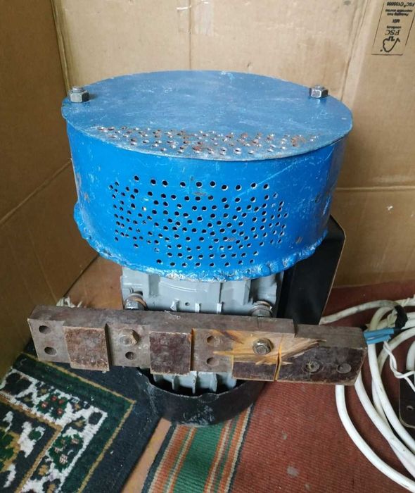 Трансформатор, электродвигатель.