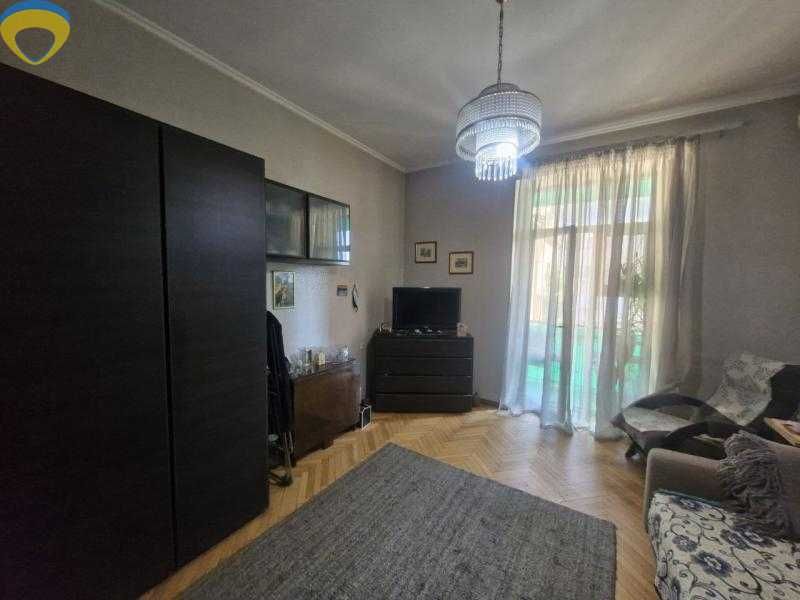 Продам 2-кімнатну “сталінку” у центрі Одеси