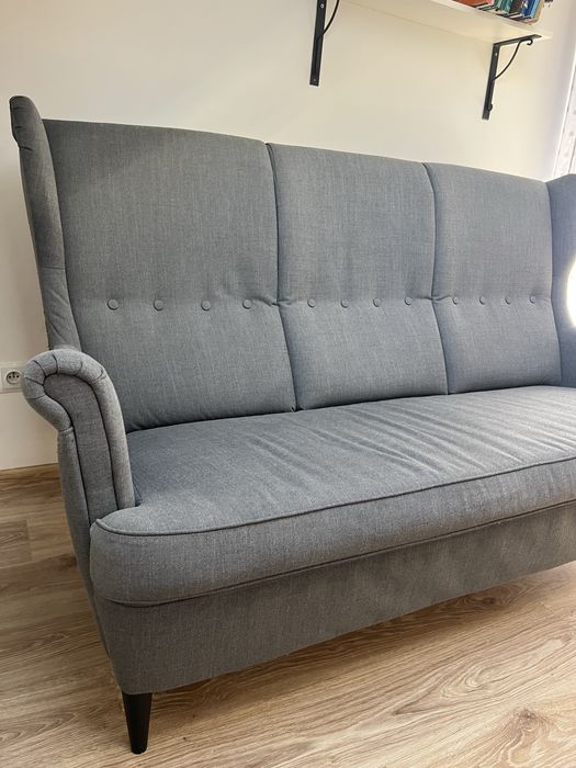 Szara sofa z Ikea