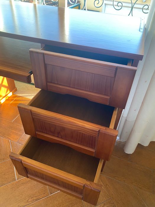 Secretaria com gavetas