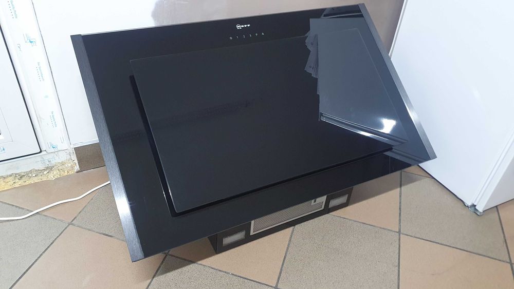 Okap ścienny Neff 90cm szklany ( Czarny)