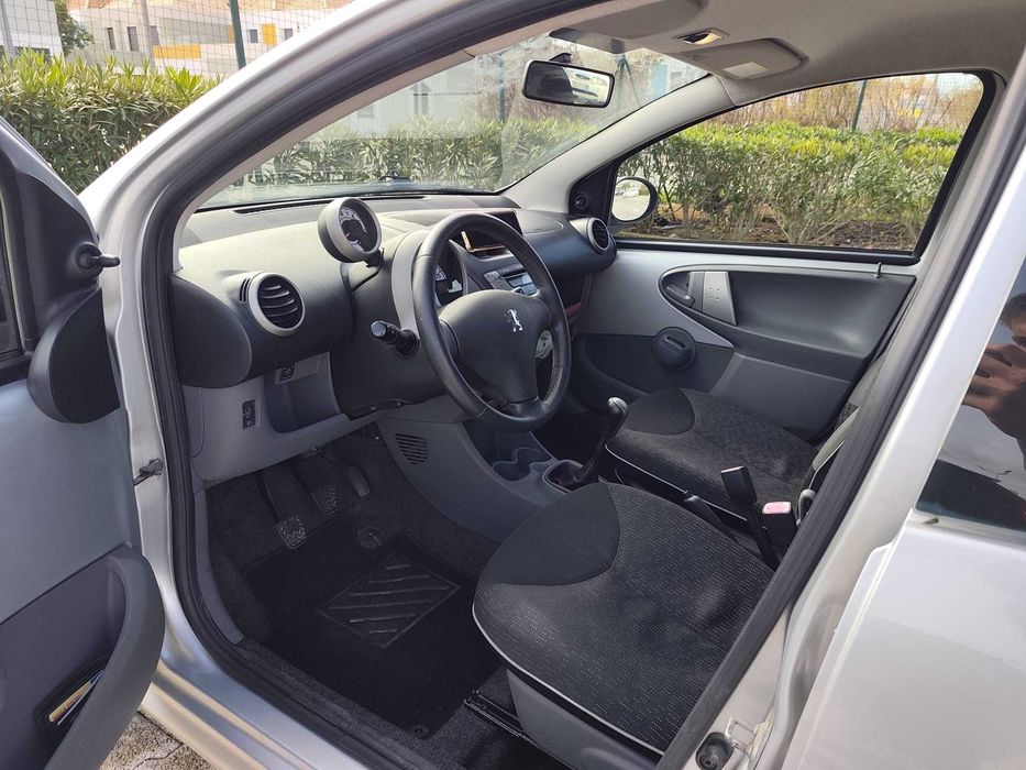 Peugeot 107  Black & Silver 2010 Nacional  87 mil km revisões origem