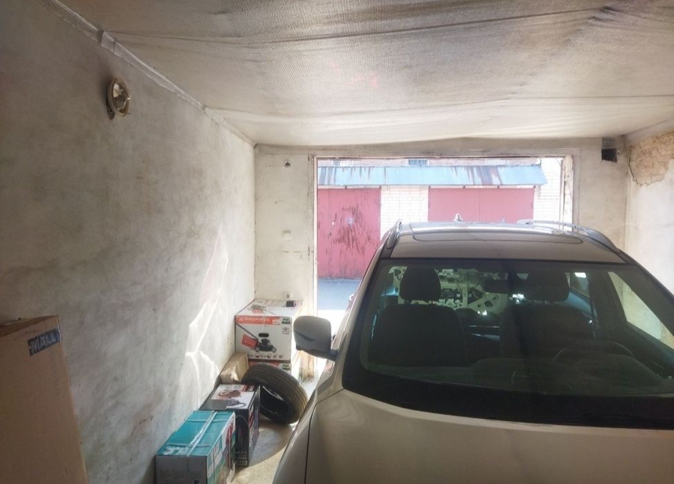 Продам гараж.Вул Гайдамацька 41 А.