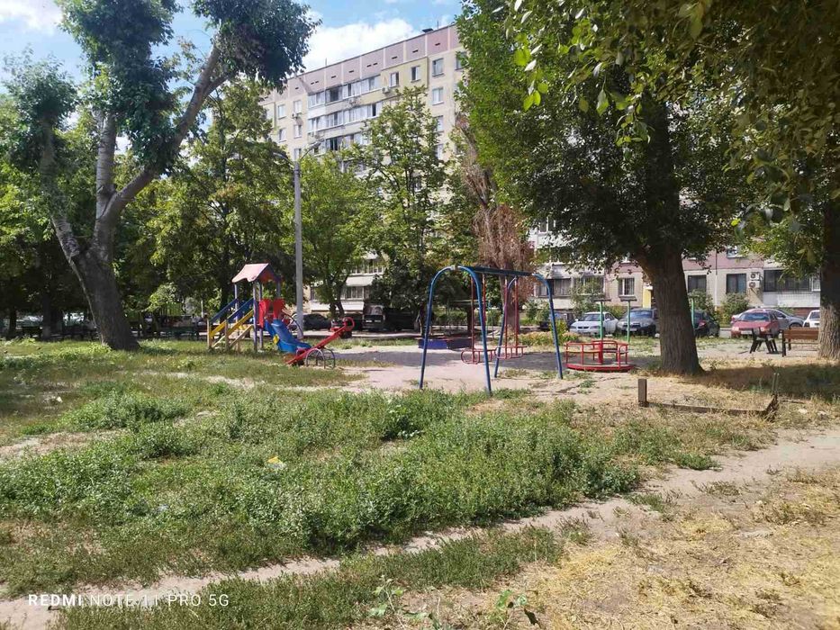 Продам  уютную  2-х квартиру, на Терещенковской,27. Отличная локация.