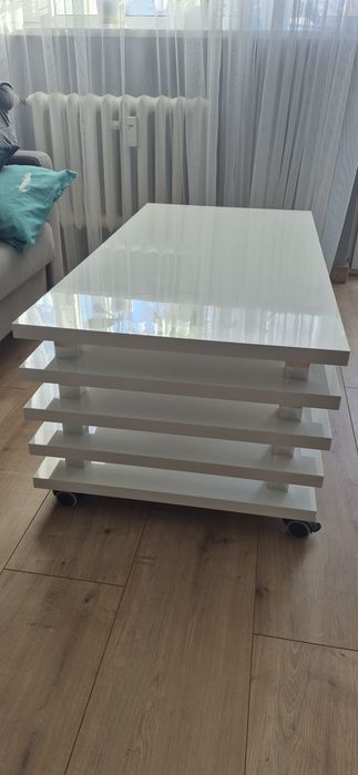 Nowoczesny stolik biały