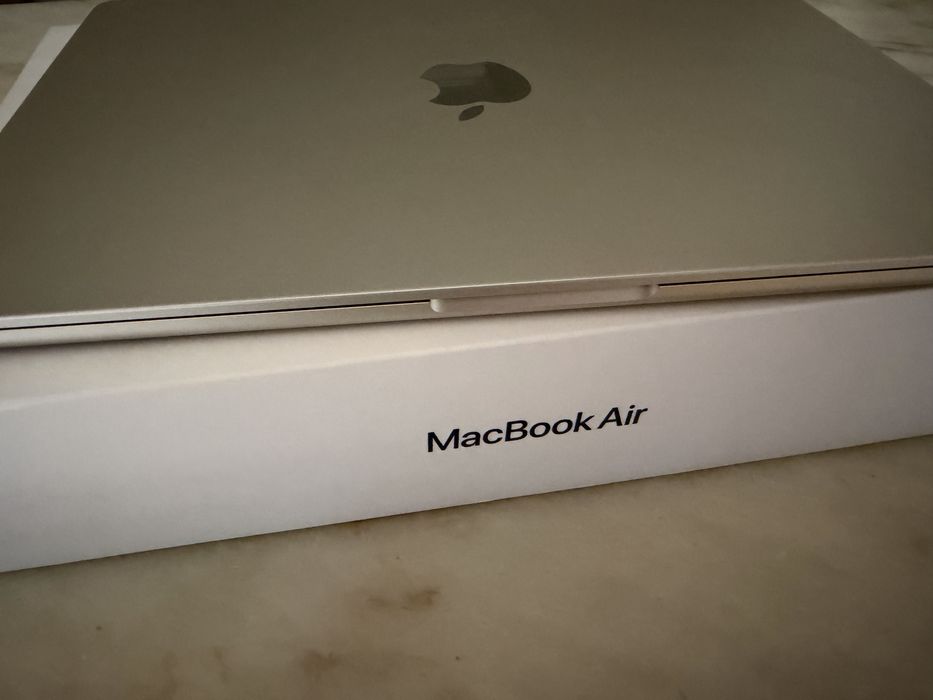 Apple MacBook Air 13 M2 16gb/256gb (6 ciclos de bateria)
