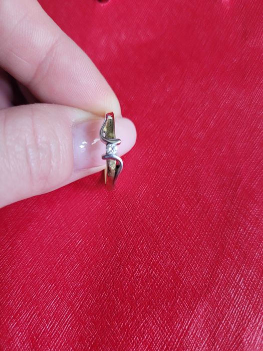 NOWY Złoty pierścionek zaręczynowy z brylantem 0.05