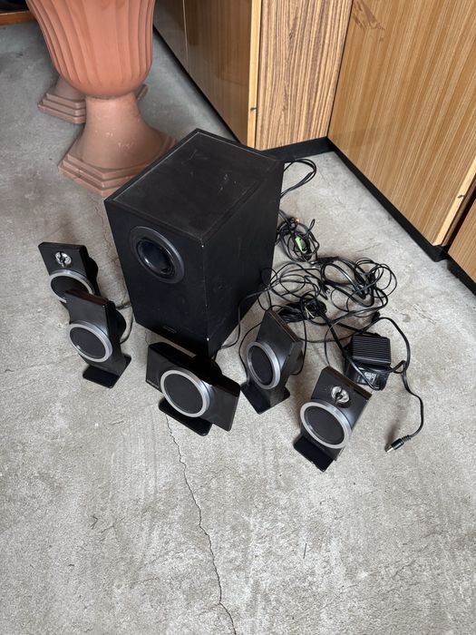 Głośniki plus tuba basowa CREATIVE