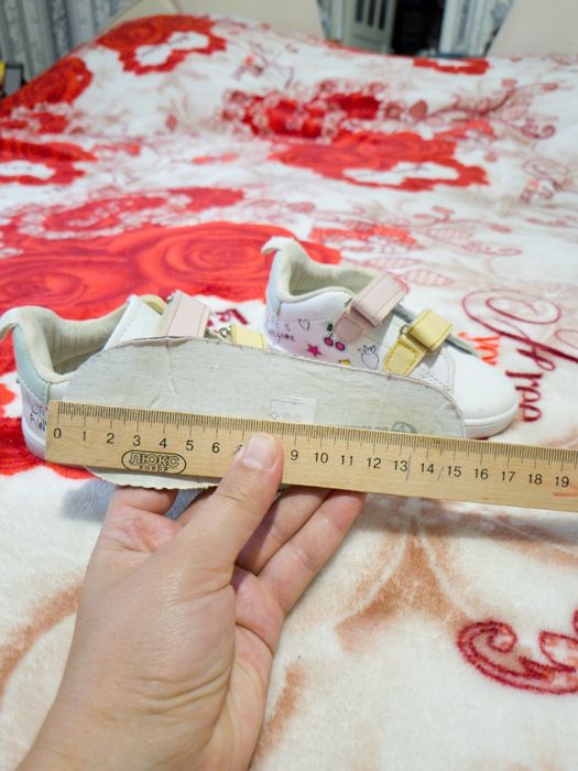 Дитячі кросівки білі