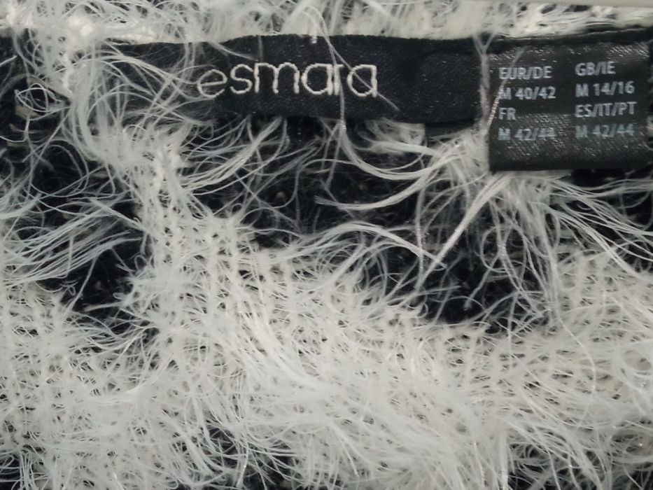 Camisola muito quentinha e peludinha (branco e preto) - tamanho M/L