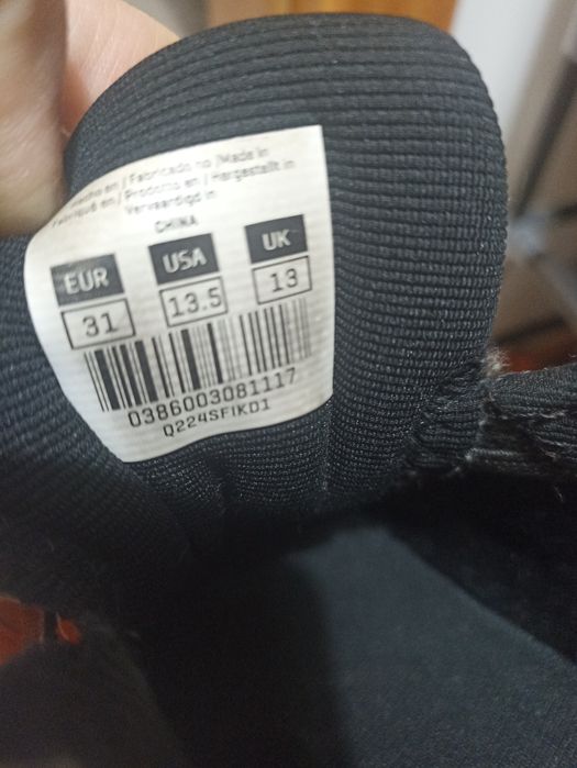 Sapatilhas da marca "Fila" de menino, tamanho 31.