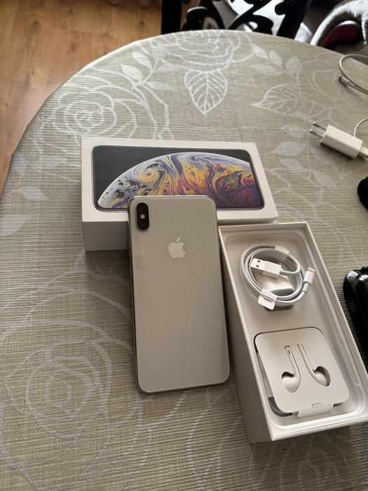 Apple iPhone XS Max 64GB Silver.
