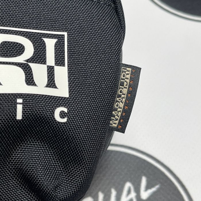 ОРИГІНАЛ Сумка Napapijri Бананка месенджер з Англії