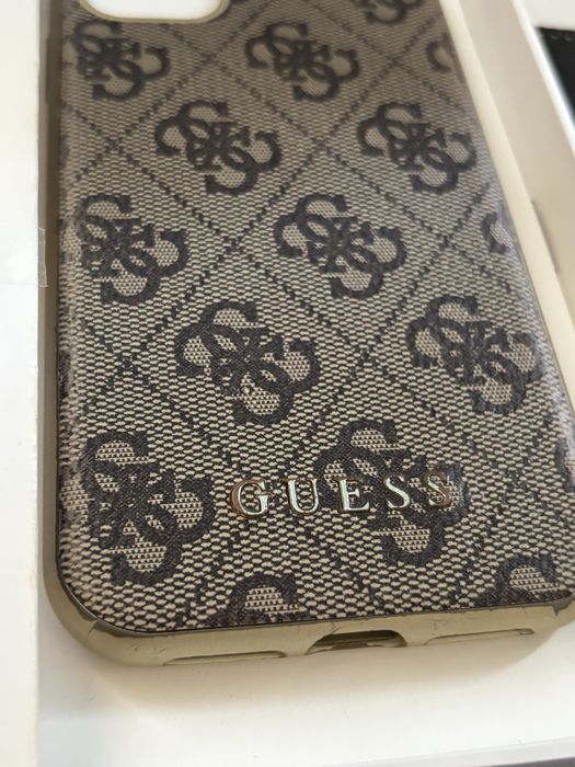 Etui GUESS 4G Charms Collection do Apple iPhone 11 Brązowy