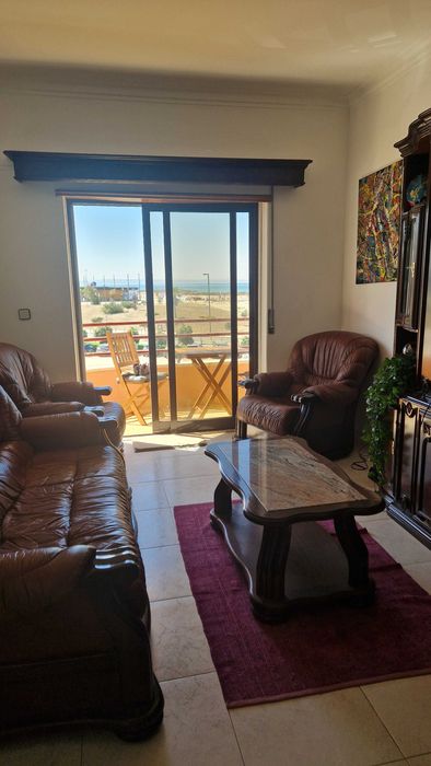 Mesa de centro ou apoio, de granito e madeira maciça