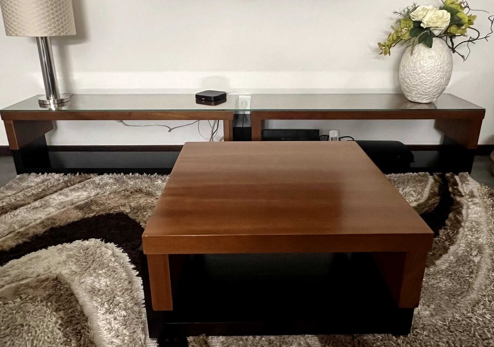 Mesa de televisão e mesa de centro em madeira cerejeira e mogno