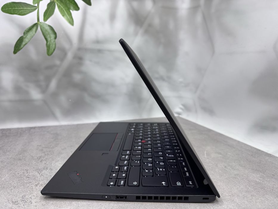 Lenovo ThinkPad X1 Carbon Gen 8/i7-10610U/16/NVMe 256M2/IPS