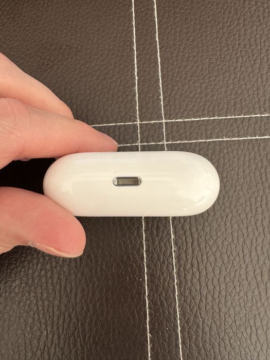 Кейс Apple AirPods Pro