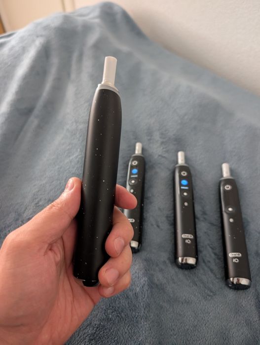 Преміальна німецька електрична зубна щітка Oral-B іО 10 Cosmic Black