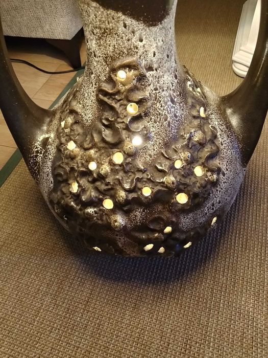 stara  ceramiczna  lampa  podłogowa