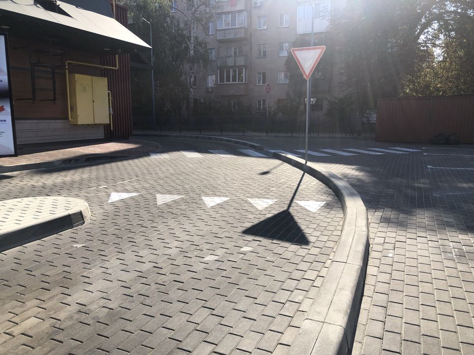 БЕЗ ПОСЕРЕДНИКІВ  Укладання тротуарної плитки Бруківки