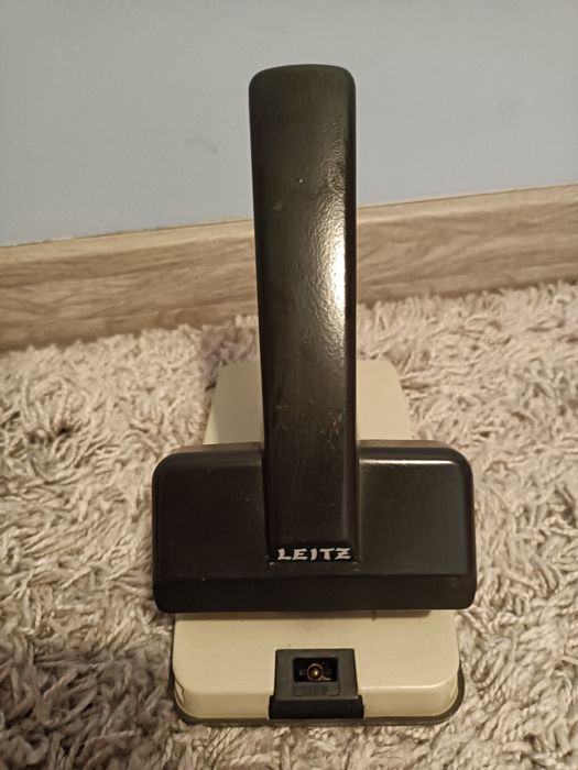 Dziurkacz Leitz duży 5180