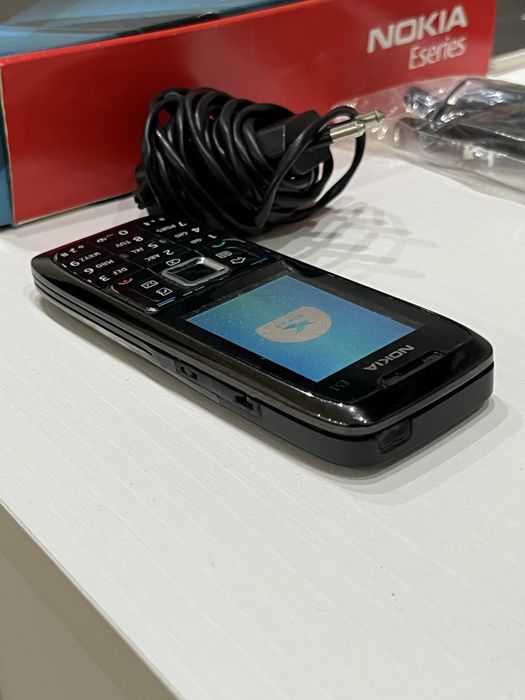 Telefon NOKIA E51