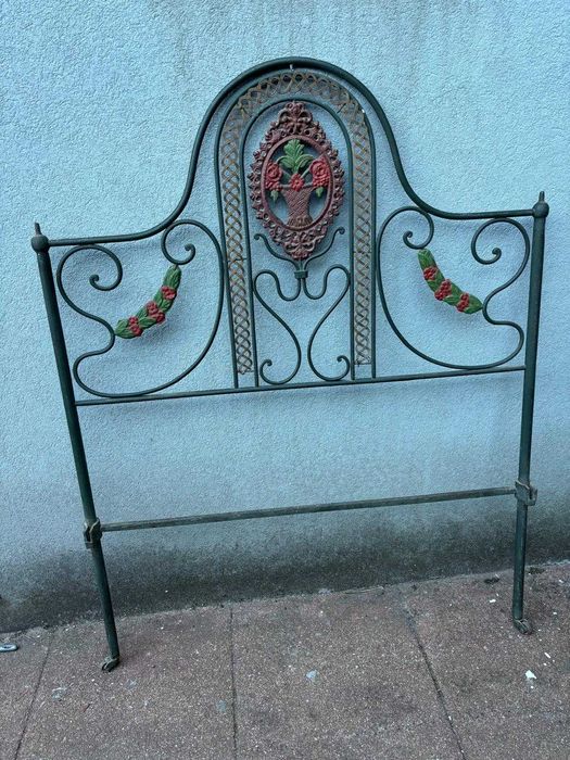 Cama de ferro  antiga em muito bom estado