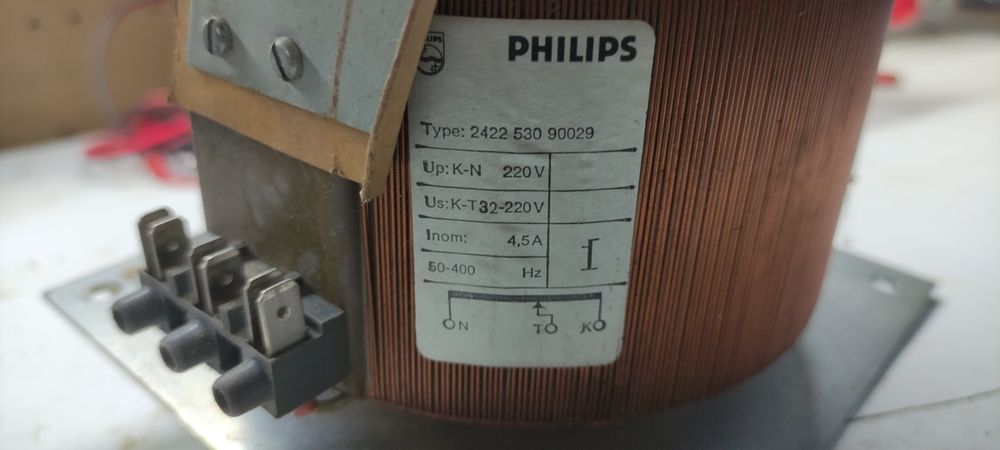 2 Auto transformadores de 1000W Ajustáveis.