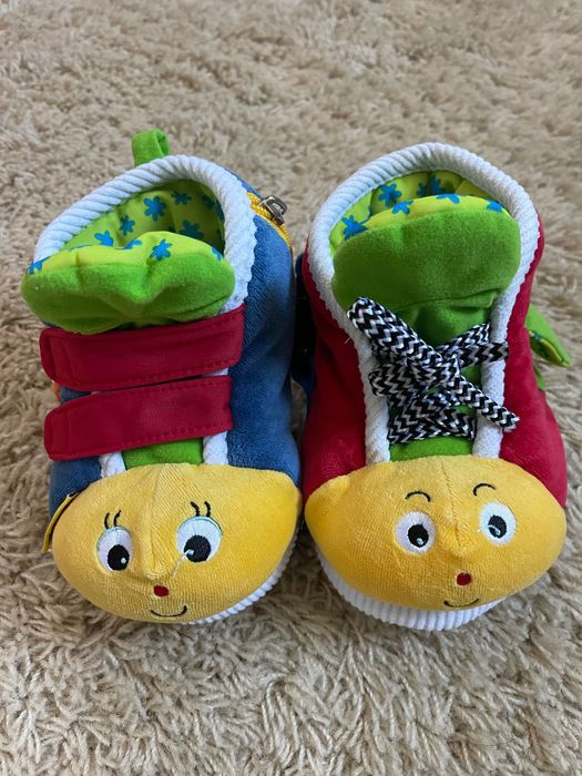 Продам розвивальну іграшку K`s Kids Черевички