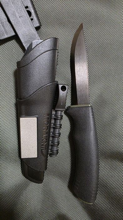 Ніж Morakniv Bushcraft Survival Black (Вуглецева сталь / Огниво / Точило)