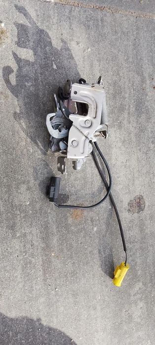 ZAMEK ZACZEP RYGIEL MASKI AKTYWNY LEWY BMW 3 G20 G21 7468349