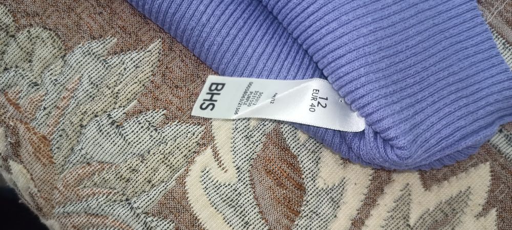 Продам кофточку на объем груди 88-95
