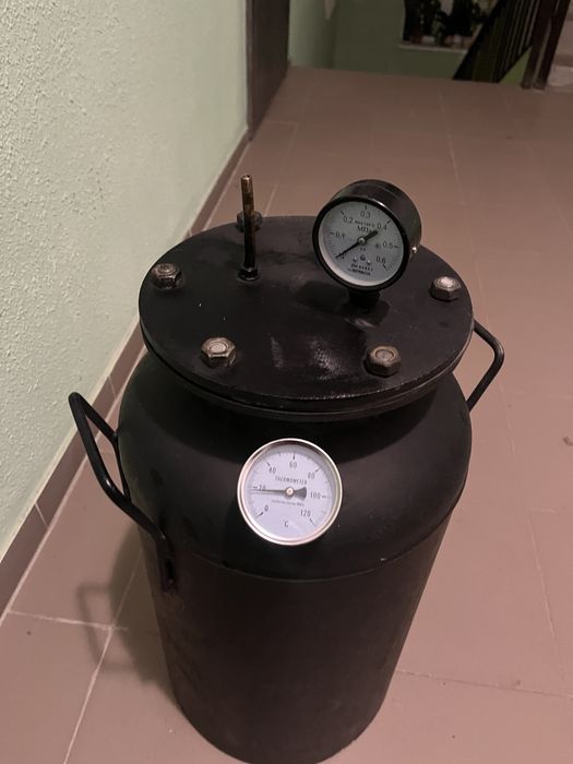 Автоклав гарної якості на 24 півлітрових банки