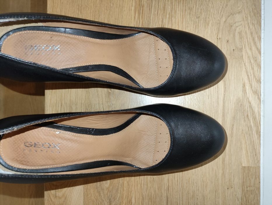 Pantofle Geox 38 szpilki skóra naturalna skórzane czółenka czarne