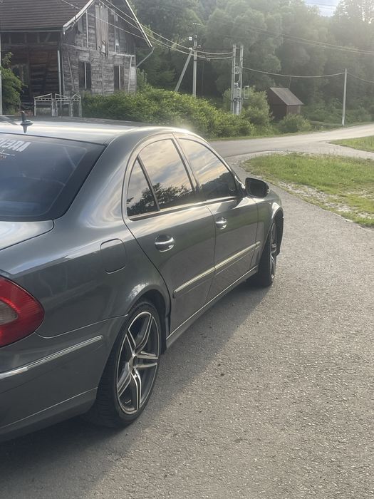 Mercedes-benz e211