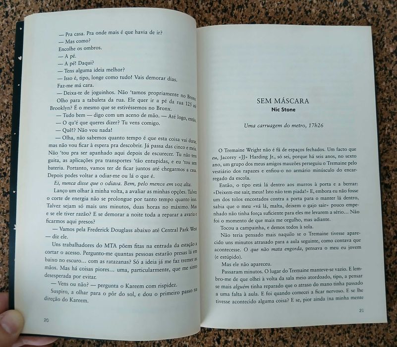 Livro - Blackout: O Amor Também Brilha no Escuro