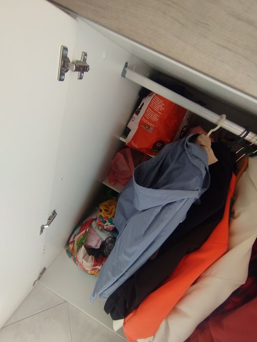 Beliche rosa cinzento e branco com roupeiro