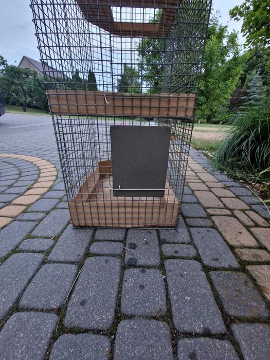 Bardzo ładna, solidna klatka dla zwierzaka plus akcesoria