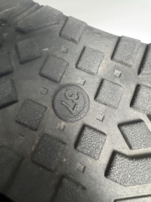 37 розмір уги чорні