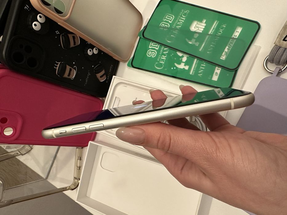 iPhone 11 64GB White
