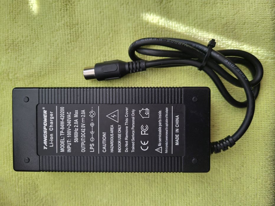 Nowy zasilacz do akumulatorów żelowych itd 42V + kabel / Gwarancja
