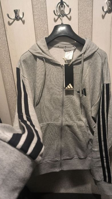 Абсолютно нова зіпка Adidas