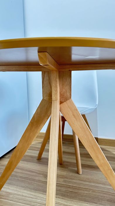 Conjunto mesa e duas cadeiras Sklum