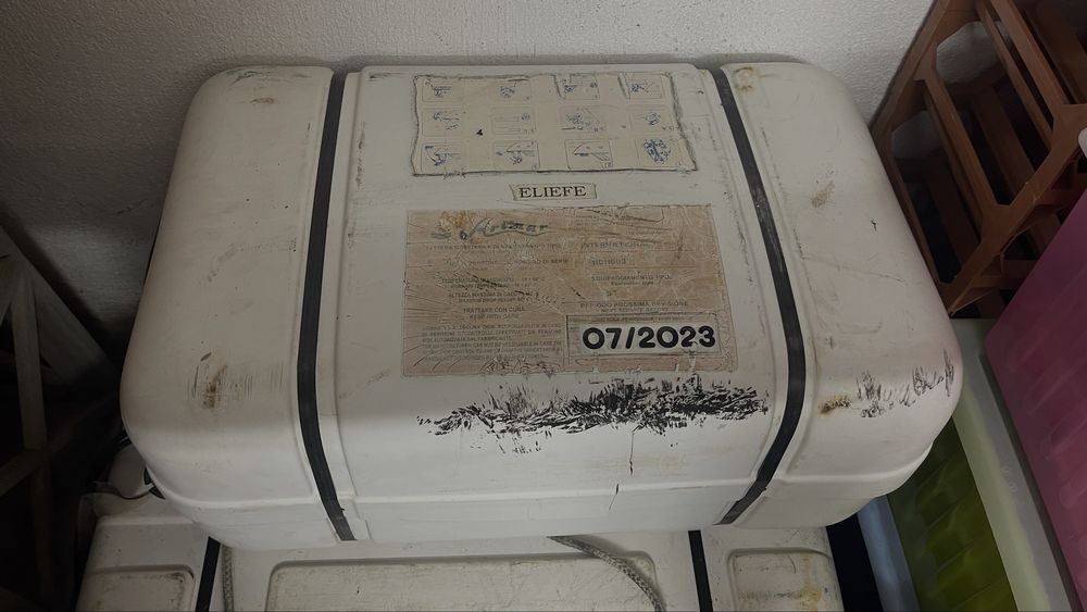 Balsa salva vidas 10 pessoas de veleiro