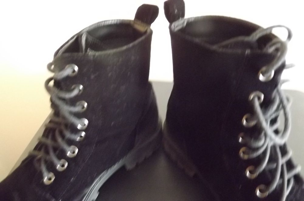 Botins veludo preto