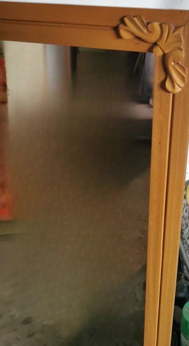 Lustro z drewnianą ramą