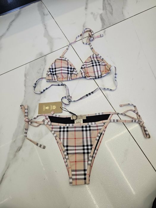Piękny nowy stroj kąpielowy Burberry London